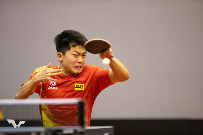 带领球队冲 带领球队冲